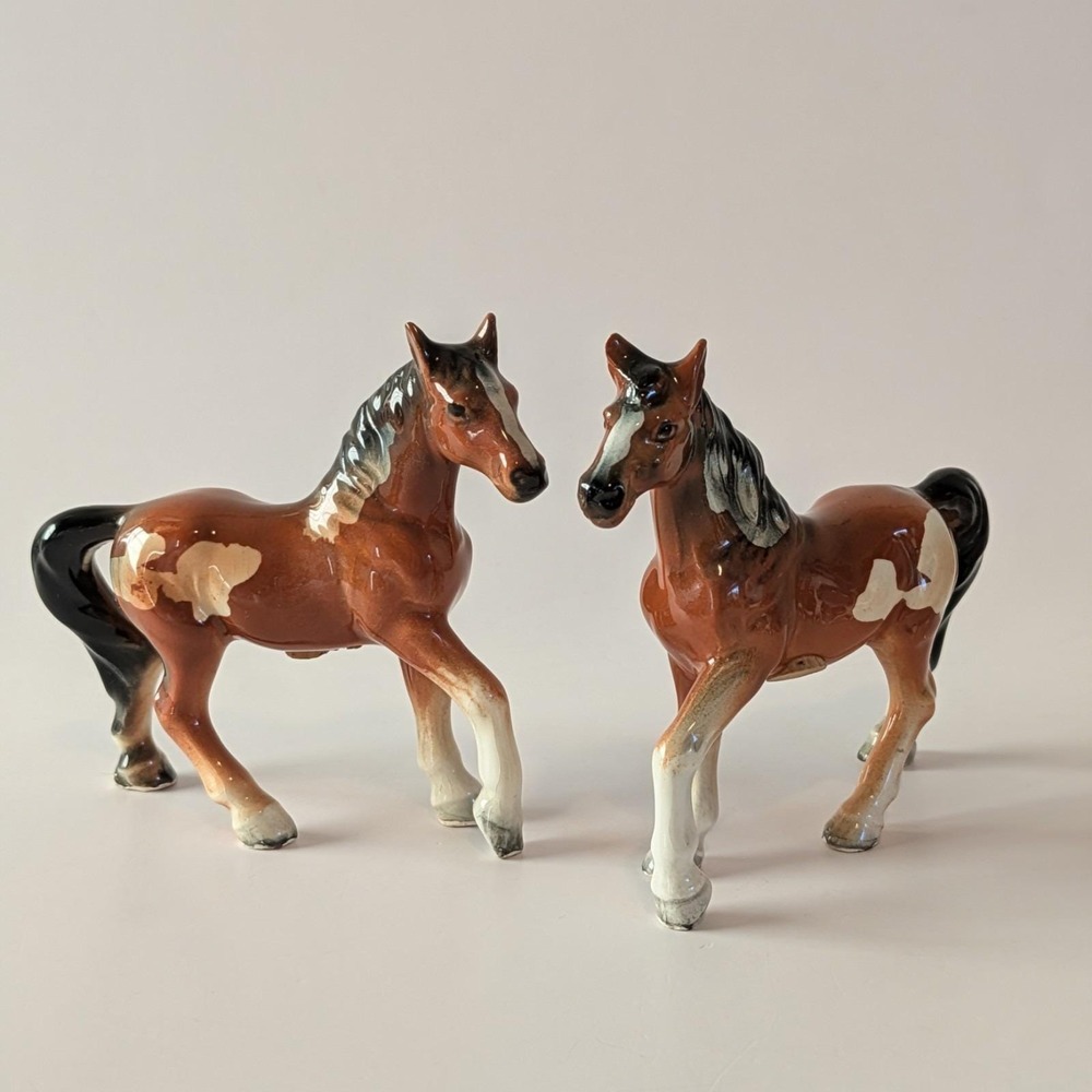 Vintage Enesco Ceramic Brown Paint White Horses Figurine Salt & Pepper Shakers